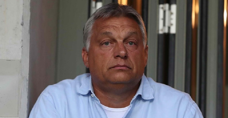 Zokogsz: Orbán Viktor fejét tetováltatta a combjára egy férfi (+ ...