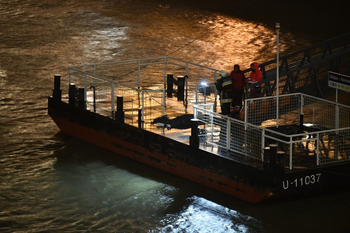 FOTÓKKAL: Ezt az öt fiatalt keresik a brutális verőcei hajóbaleset után