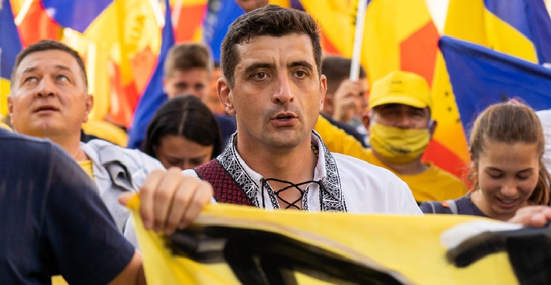 Fordulat: Hajmeresztő bejelentést tett a román választásról Orbán magyargyűlölő elnökjelöltje, Geroge Simion