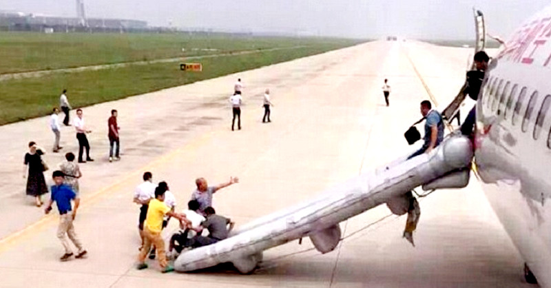 Tragédia a repülőn: Az utasok rémálma vált valóra, amikor zuhanni kezdett a gép