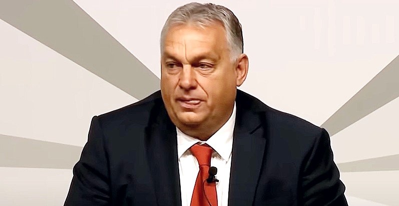 Orbán Viktor, fekete öltöny, fehér ing, narancssárga nyakkendő