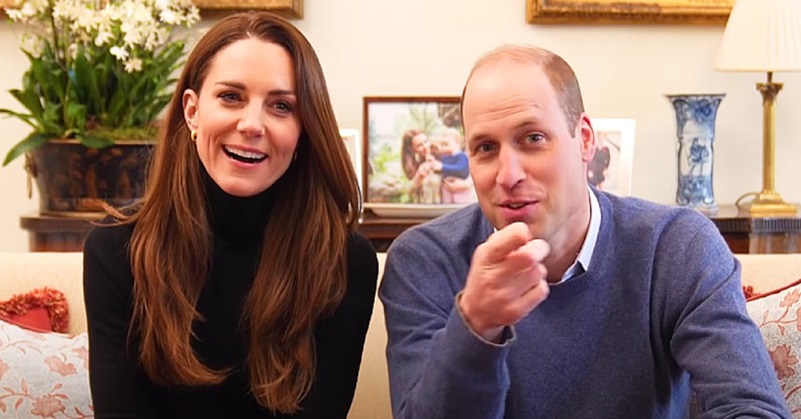 Katalin hercegné és Vilmos herceg, a brit királyi család tagjai kanapén ülnek, interjút adnak