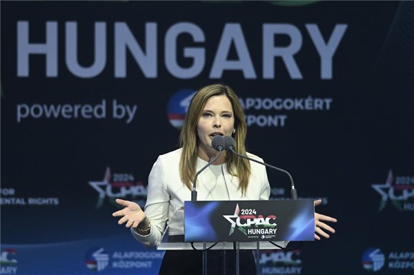 Mercy Schlapp, Donald Trump volt stratégiai kommunikációs igazgatója beszédet mond a kétnapos Konzervatív Politikai Akció Konferencia (CPAC Hungary) első napján a Millenárison 2024. április 25-én. MTI/Koszticsák Szilárd
