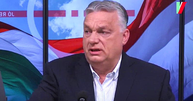 Orbán Viktor, fekete öltöny, fehér ing
