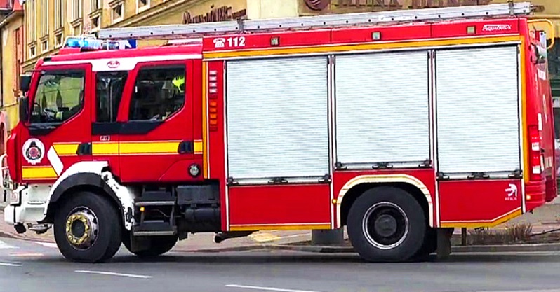 Komoly baleset történt a fővárosban: Autóba szorult egy ember, rohantak a tűzoltók