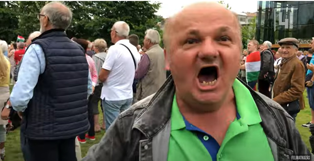 Botrány: Elszabadult a pokol Bayer Zsolt szombati tüntetésén, őrjöngtek a fideszesek — sokkoló videó
