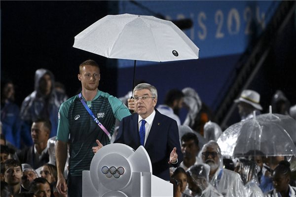 Thomas Bach, a Nemzetközi Olimpiai Bizottság elnöke beszédet mond a 2024-es párizsi nyári olimpia megnyitóünnepségén 2024. július 26-án. MTI/Czeglédi Zsolt