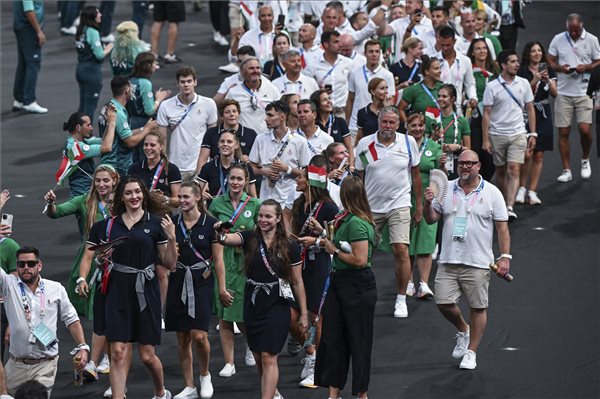  A magyar sportolók bevonulnak a 2024-es párizsi nyári olimpia záróünnepségén a Stade de France-ban 2024. augusztus 11-én. MTI/Czeglédi Zsolt