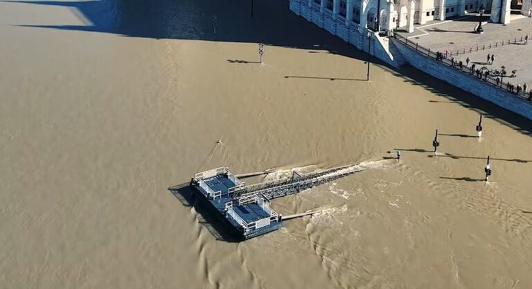 Duna, áradás, Budapest, Parlament