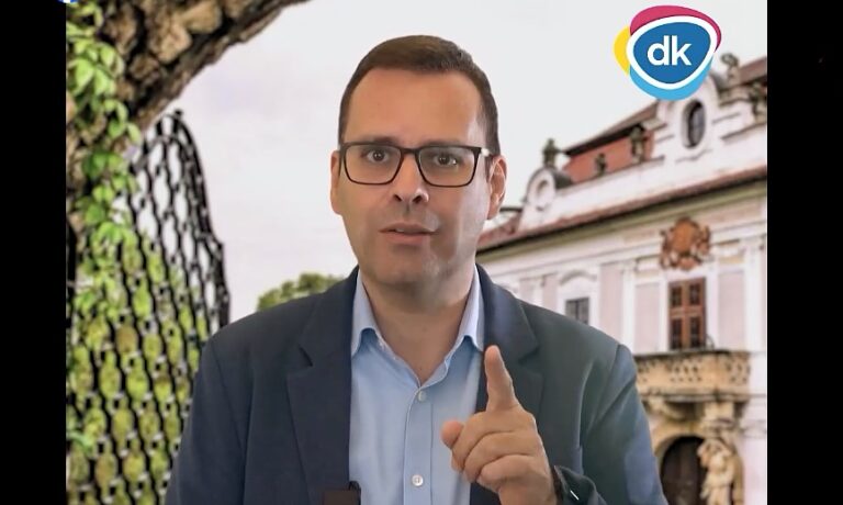 Molnár Csaba bemutatja a kastélyokat amiket Lázár János akar lenyúlni