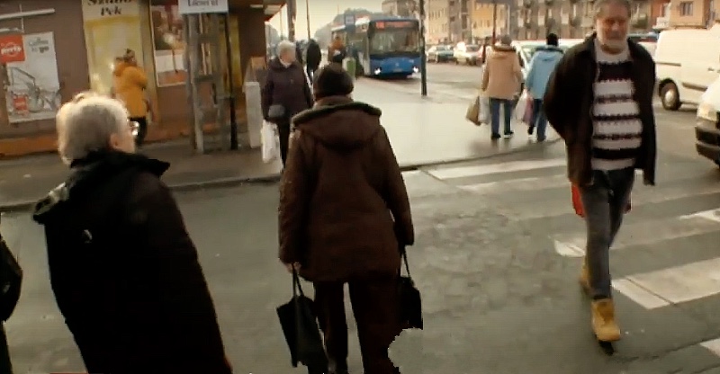 Figyelmeztet a rendőrség! Váratlan módszerrel próbáltak megkárosítani egy nyugdíjast Budapesten (videóval)