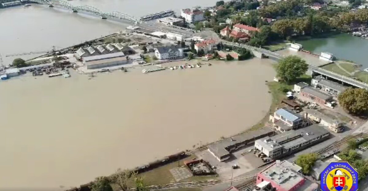 Felkavaró videó a Komáromban tetőző árvízről: Ez a vízmennyiség nemsokára eléri Budapestet