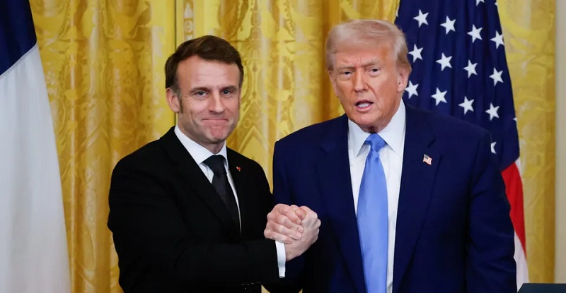 Hoppá! Emmanuel Macron SMS-ben üzent Donald Trumpnak