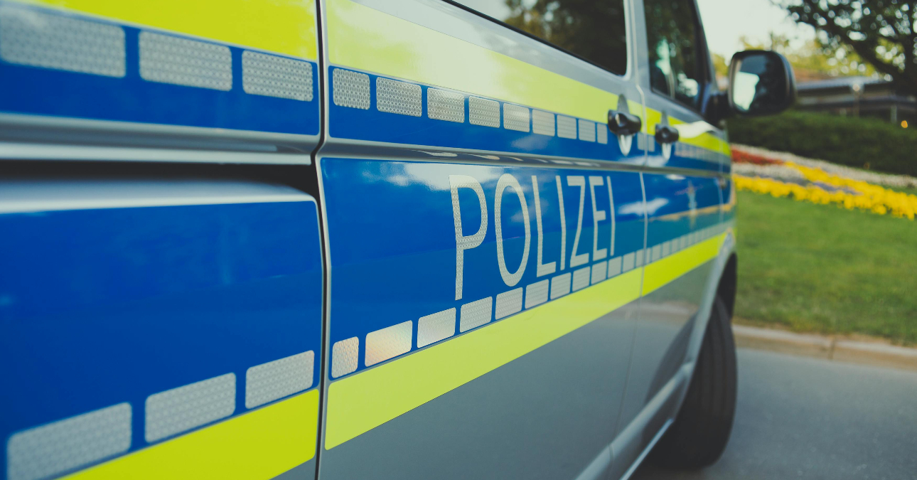 Életveszélyes állapotban szállítottak egy nőt kórházba, miután a villamoson felgyújtotta egy férfi