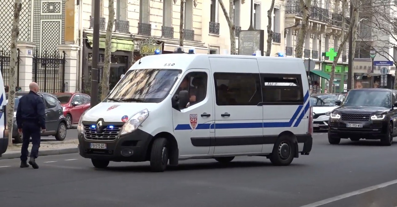 Tragédia: Késelés történt egy középiskolában, egy fiatal meghalt