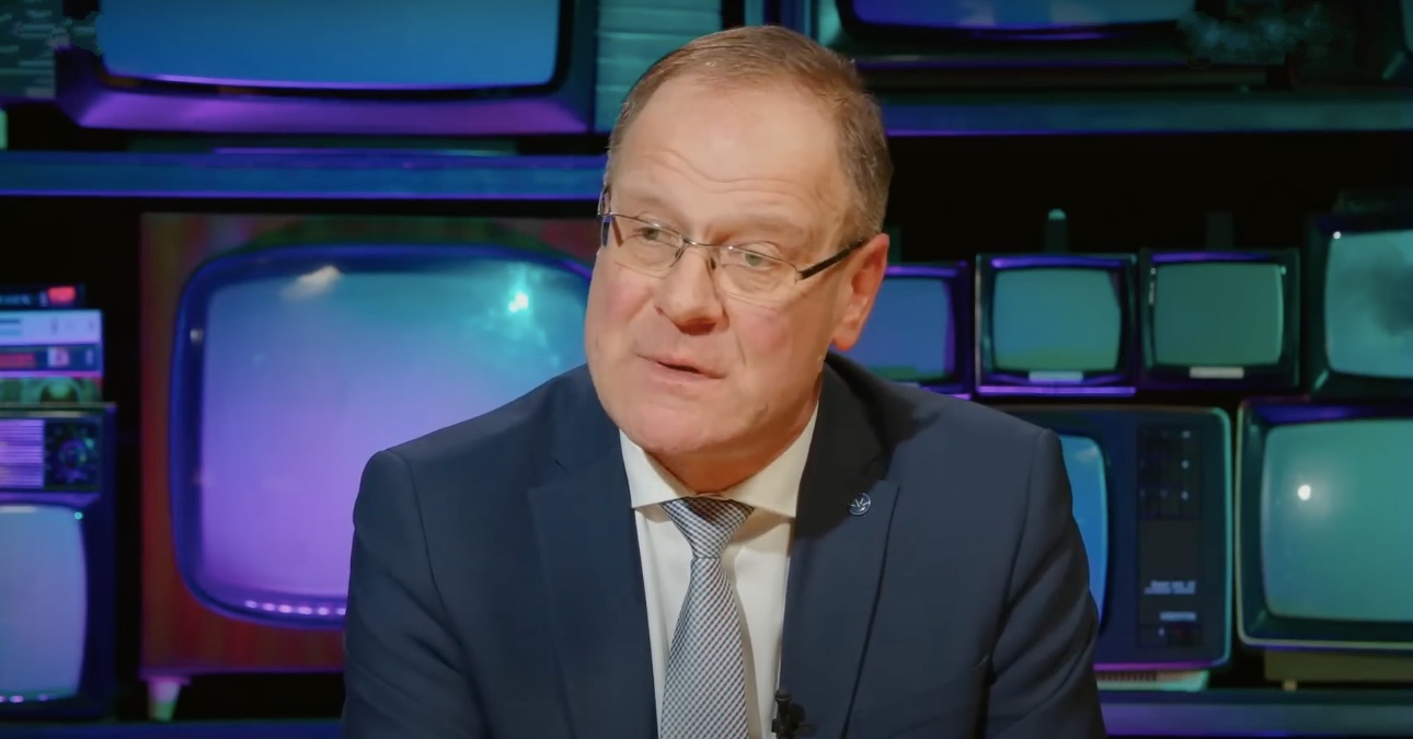 Ezt megint nem gondolták át: Navracsics húzása tömegeket sodorhatott kilátástalan helyzetbe
