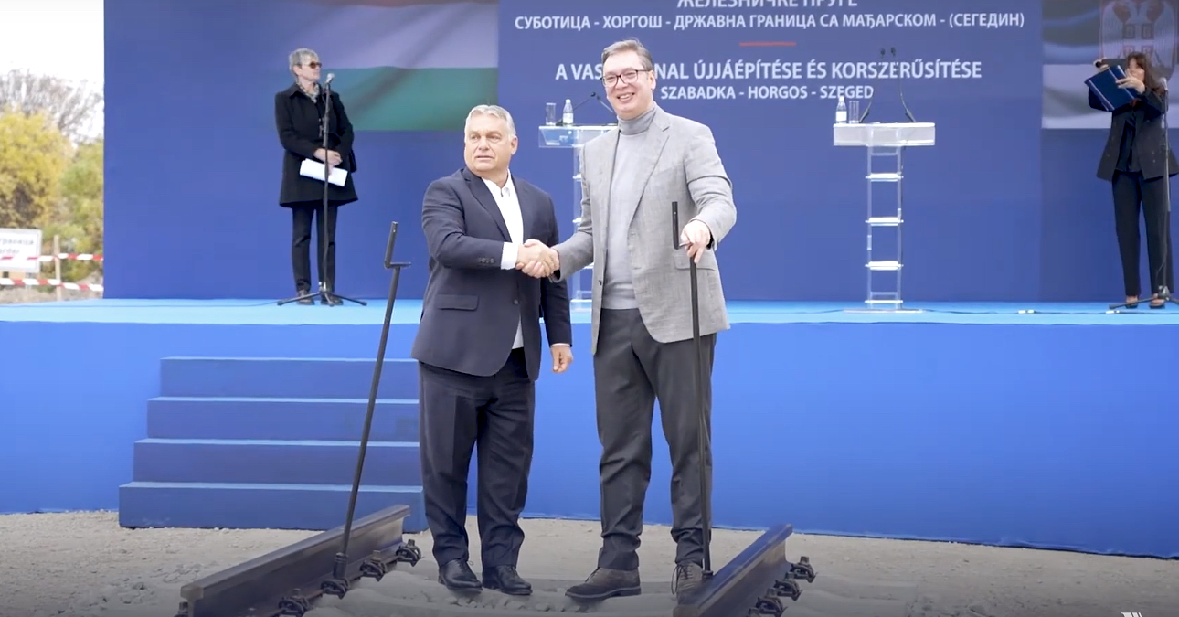 Mire készülnek Orbánék Szerbiában? Hétpecsétes titokként őrzik a gigantikus fegyverszállítást, de lebuktak (+fotó)