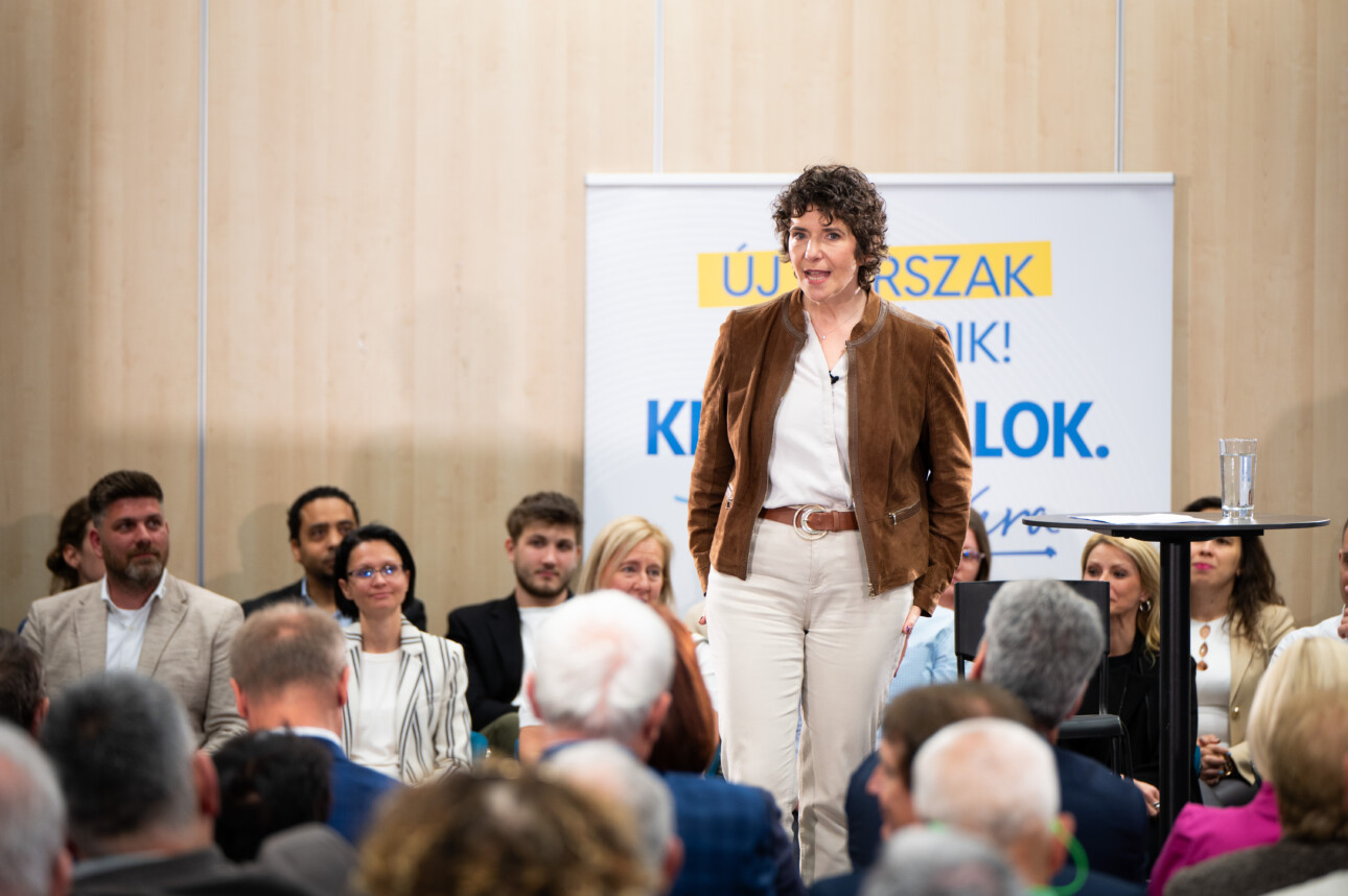 Dobrev Klára a DK elnökjelölti programbemutatóján 2025. május 15-én.
