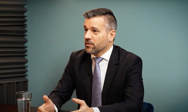 László András kormánybiztos USAID