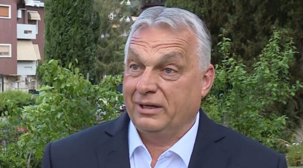 Fotóval lebuktattuk Orbánt: A Felcsút meccsén izgul, mint egy iskolás