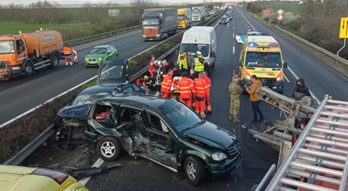 Most érkezett: Karambol történt az M3-ason