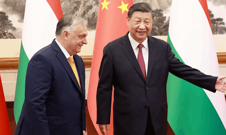 Mi folyik itt? Váratlanul meglátogatta Orbánt a karmelitában a titokzatos kínai főmufti