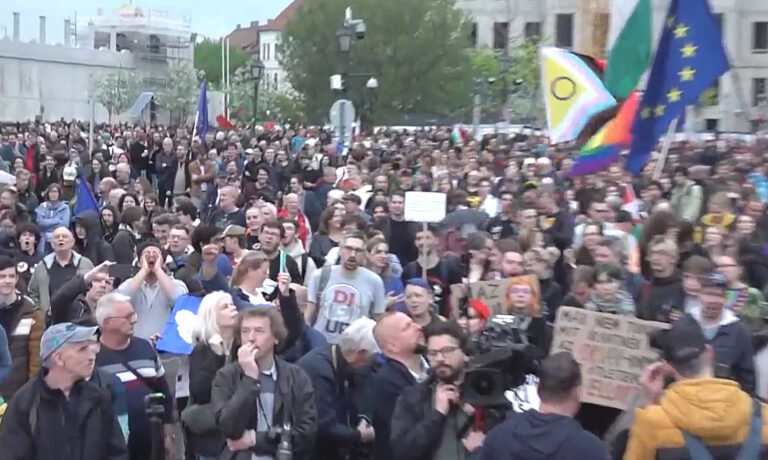 Ismét megmozdul a tömeg az Orbán-rezsim ellen: Rendhagyó kormányellenes tüntetést jelentettek be keddre