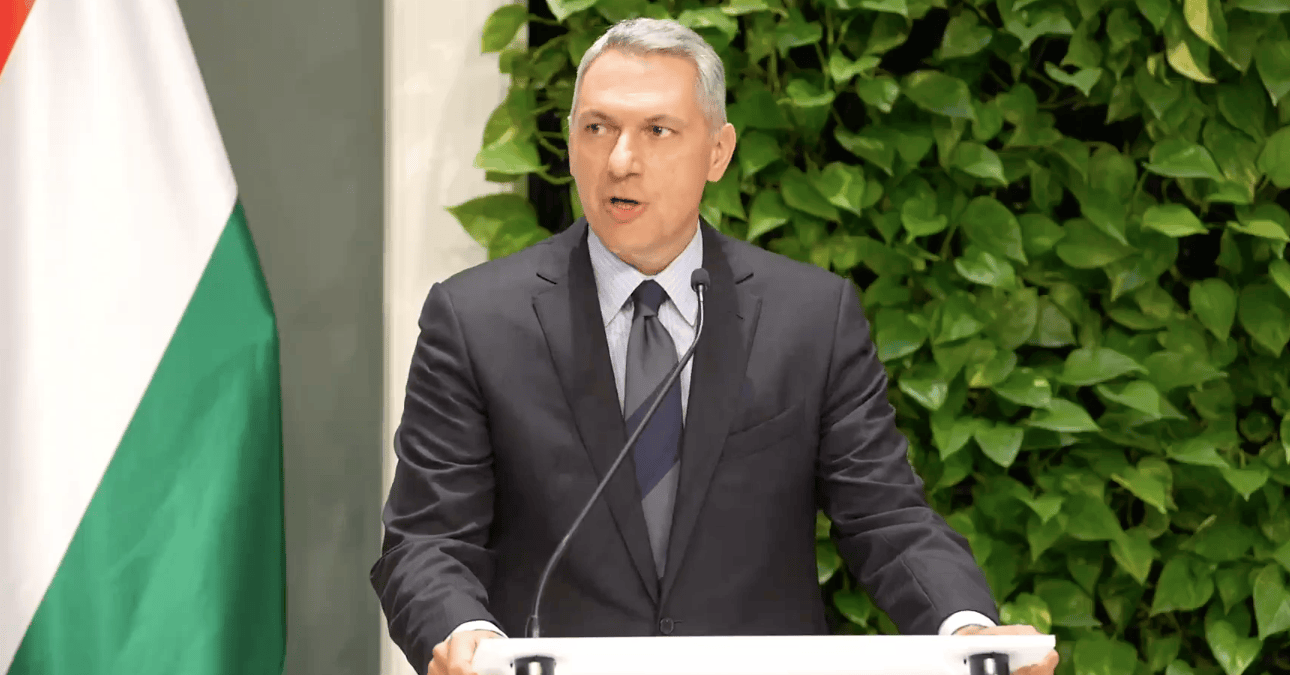 Bréking: Lázár János átadja az építési és közlekedési minisztériumot