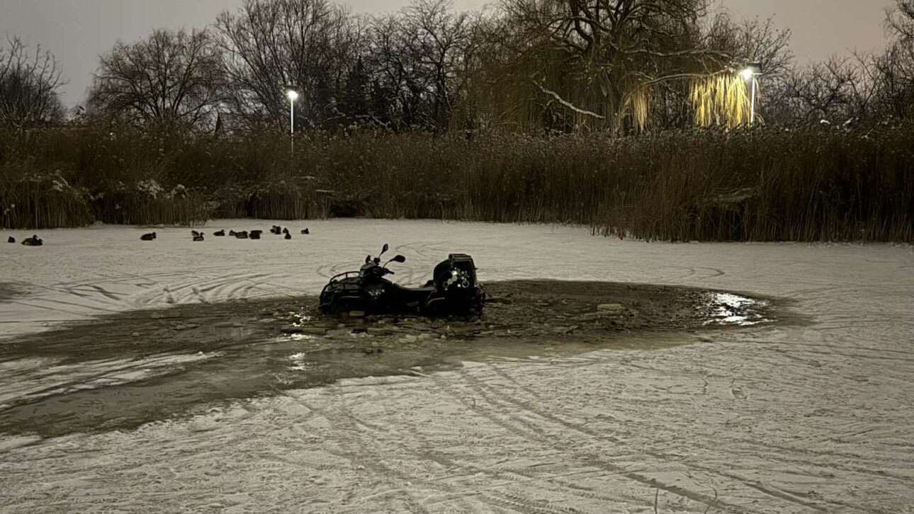 Beszakadt egy quad alatt a jég Monoron: Soltvadkerten is menteni kellett