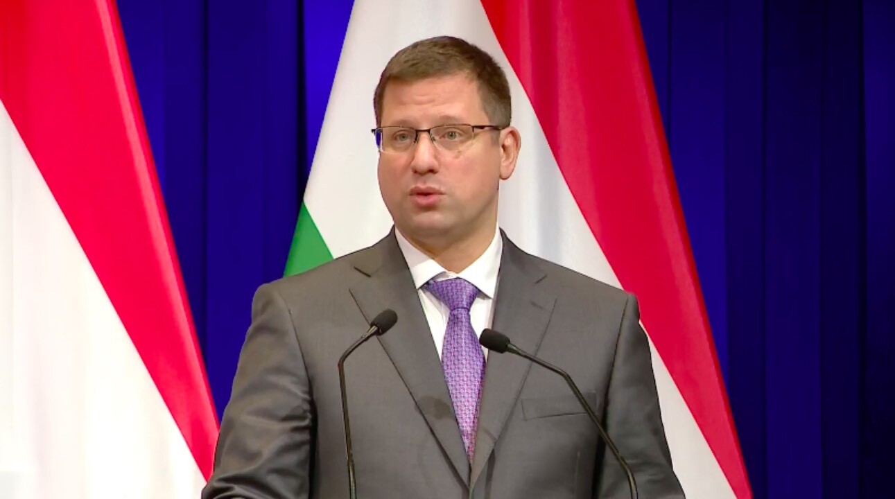 Most van baj! Gulyás Gergely veszélyes helyzetről számolt be csütörtökön (videóval)