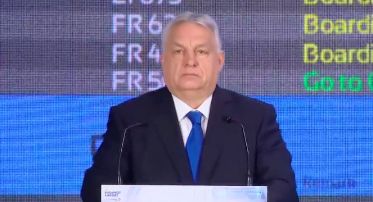 Mi folyik itt? Orbán Viktor nagyon furcsa dolgot tett a Ferihegyi repülőtér alapkőletételén (videóval)