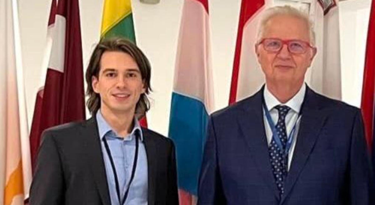 Jaj! Borzasztóan kínos fotó került elő a Tisza miskolci jelöltjéről