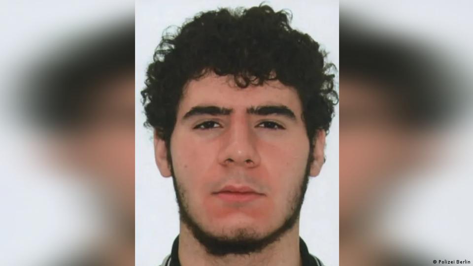 Megölték a rendőrök a berlini merénylet elkövetőjét: Sokkoló részletek derültek ki a férfiről